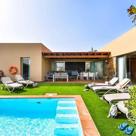 Villa Par 4 9 *